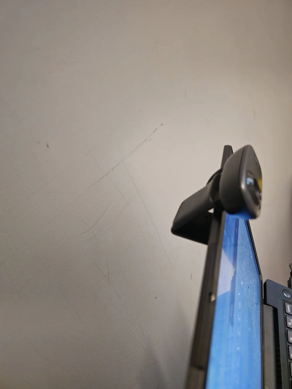 2 Webcams: A Full HD 1080P USB Webcam equipped with A Microphone & A Logitech